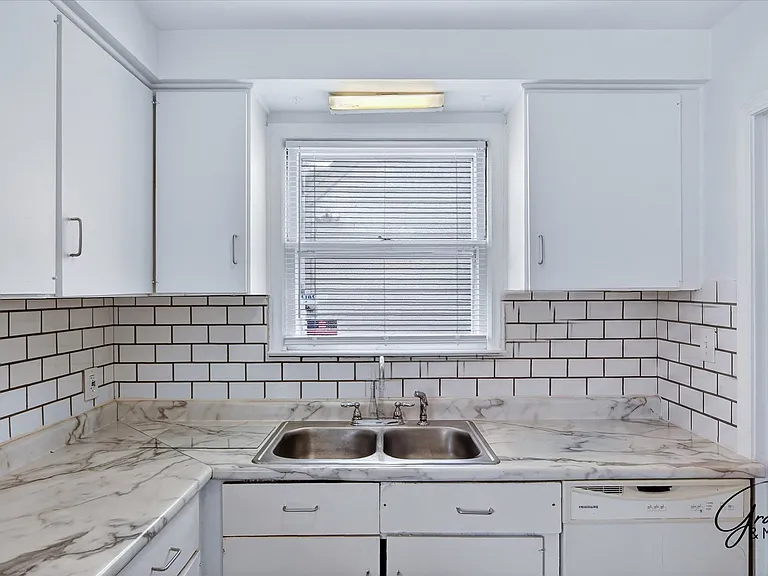 20410 Five Points St — Photo 11