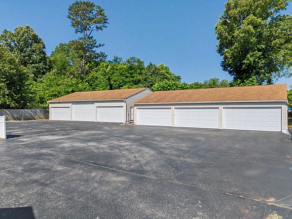 3rd image of 1509 Maxwell Rd