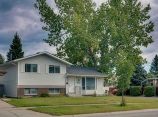 703 S Woodpark Blvd SW, Calgary, AB T2W 3M9