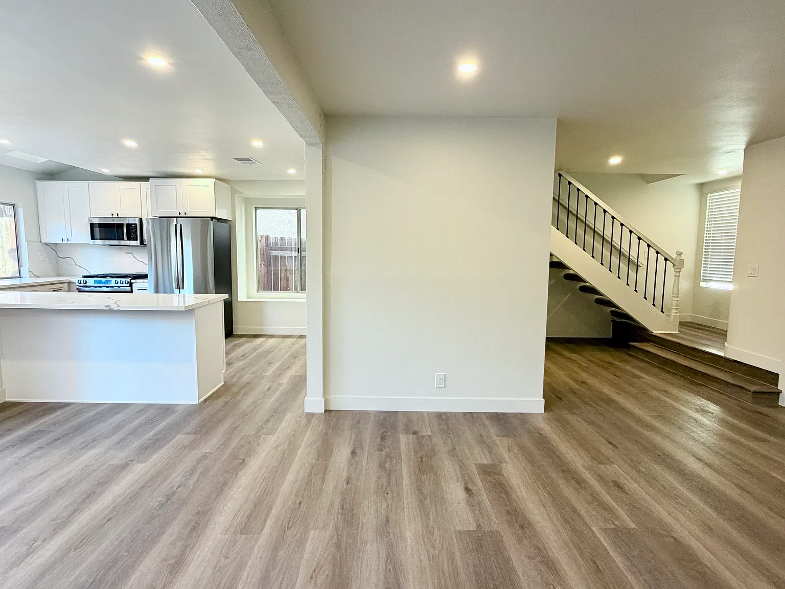 3 bed, 2.5 bath, 1474 sqft, $3,195 — Photo 3