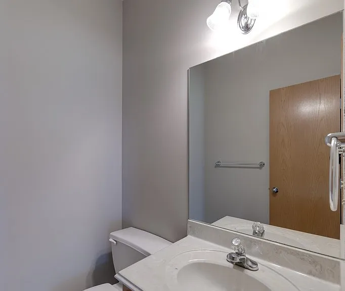513 N Bristol Ct — Photo 9