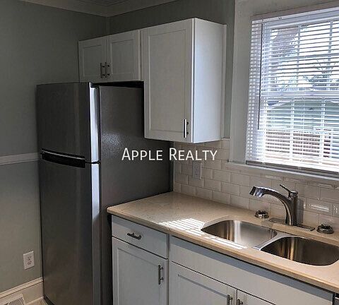 4th image of 215 Hargrove St