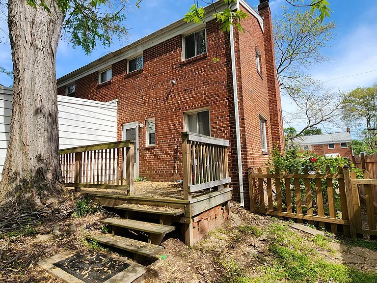 27 S Hudson St — Photo 16