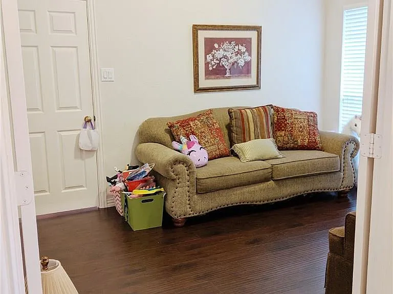4425 Galsford Dr — Photo 9