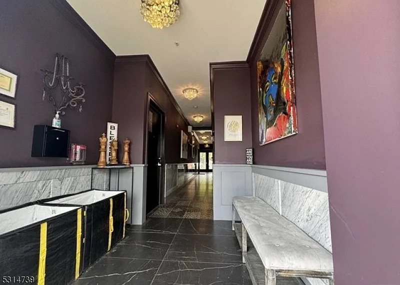2 bed, 1.0 bath, $2,350 — Photo 2