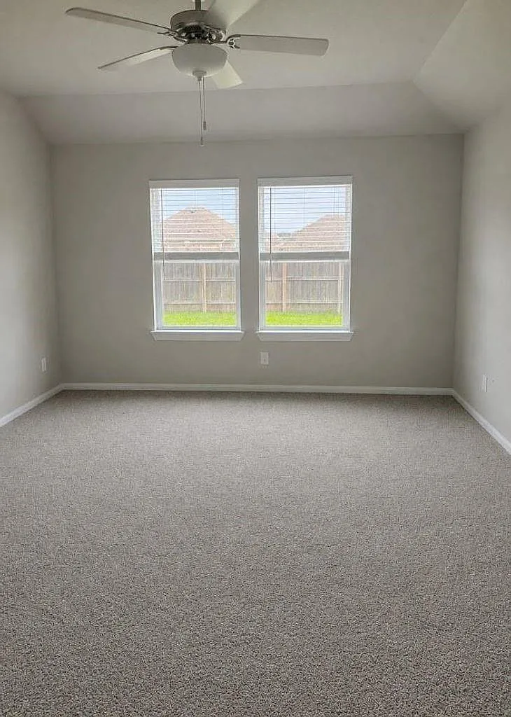 3 bed, 2.0 bath, 1724 sqft, $2,490 — Photo 4