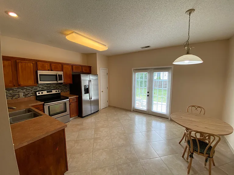 146 Alexander Way — Photo 7