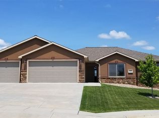 1808 E 54th Street Pl, Kearney, NE 68847
