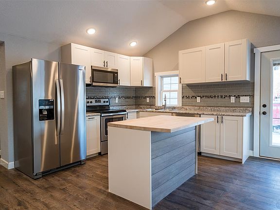 3rd image of 2689 Clay Ave