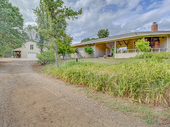 2nd image of 21868 Coloma Dr