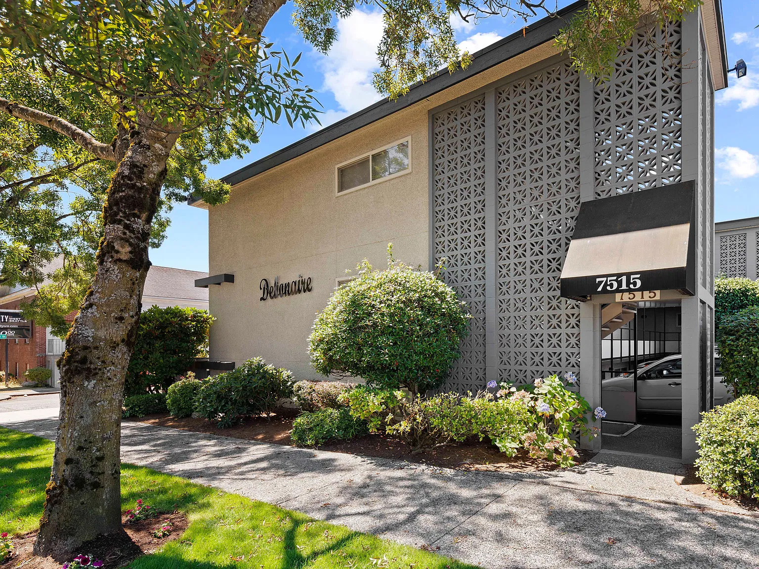 7515 35th Ave SW — Photo 3