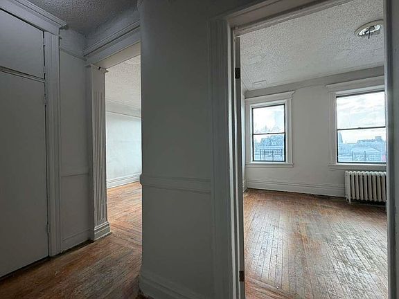 5th image of 203 Harrison Ave APT 34