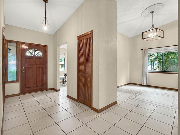 4th image of 62 Fernwood Trl