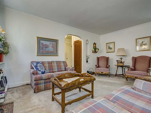 3rd image of 137 Scarcliffe Dr
