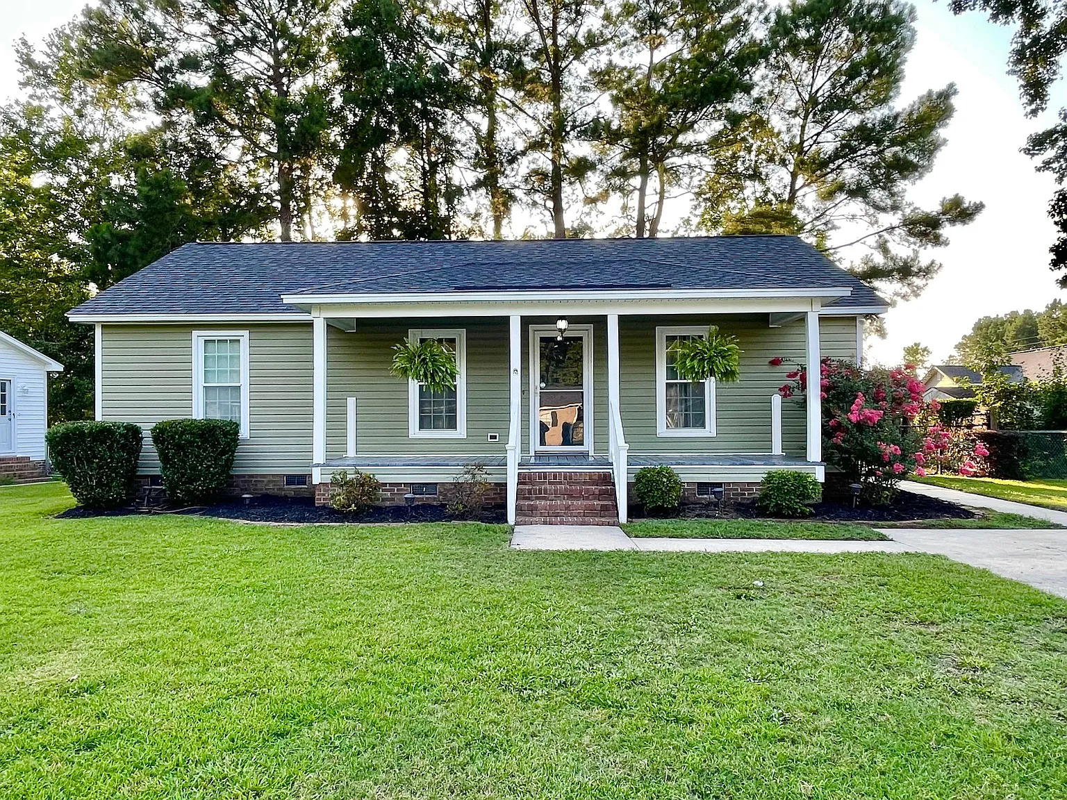 3 bed, 1134 sqft, $1,900 — Photo 2
