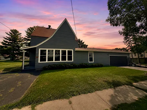 204 Academy St, Fox Lake, WI 53933