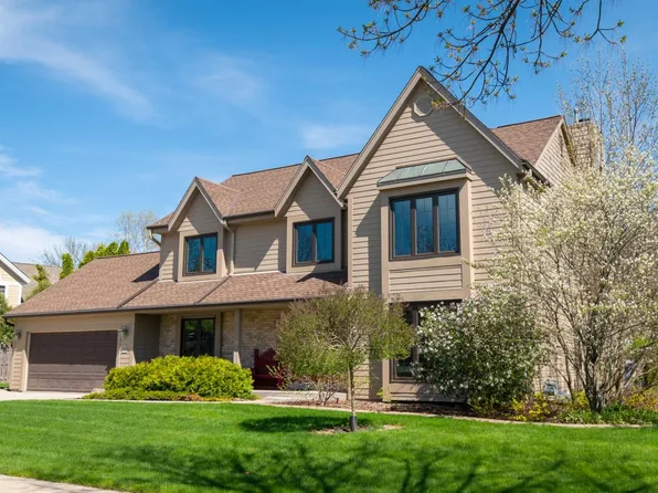 W69N392 Evergreen BOULEVARD, Cedarburg, WI 53012