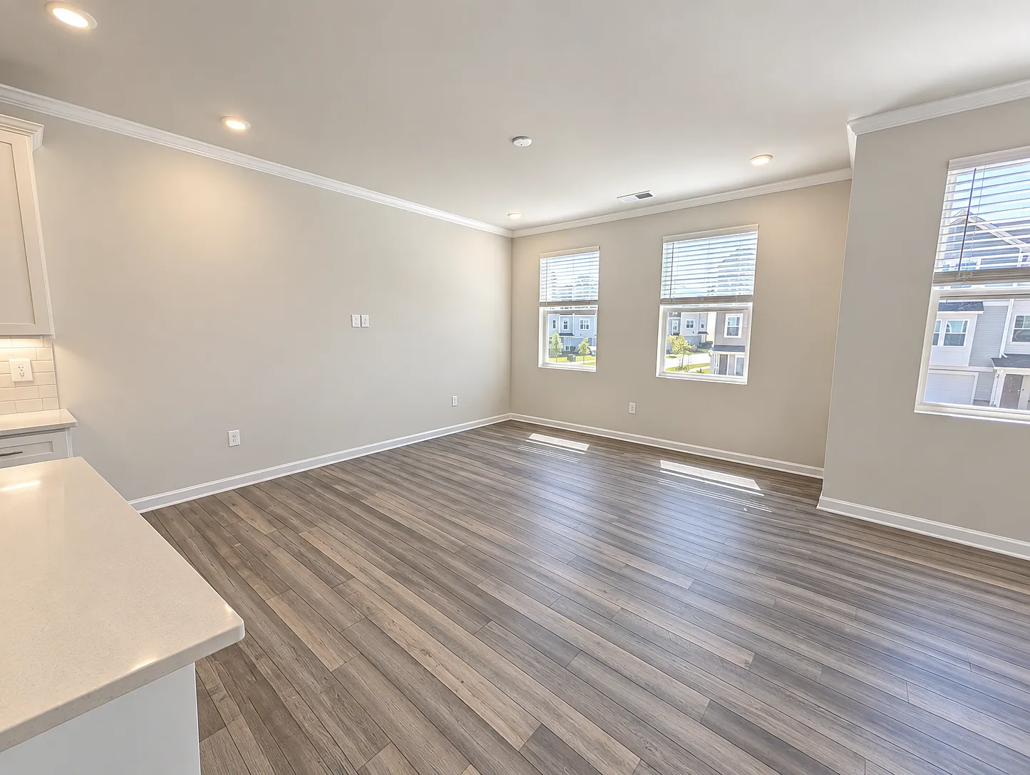 3 bed, 3.5 bath, 1964 sqft, $2,199 — Photo 4