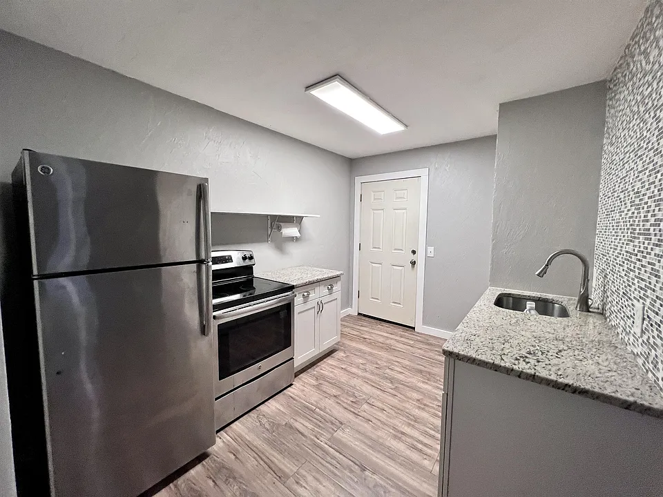 107 Washington St #6