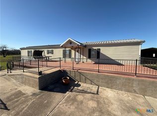 44 Rainbow Rd, Cuero, TX 77954