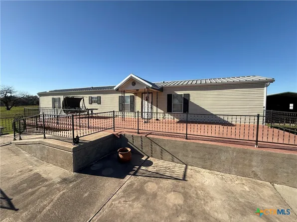 44 Rainbow Rd, Cuero, TX 77954