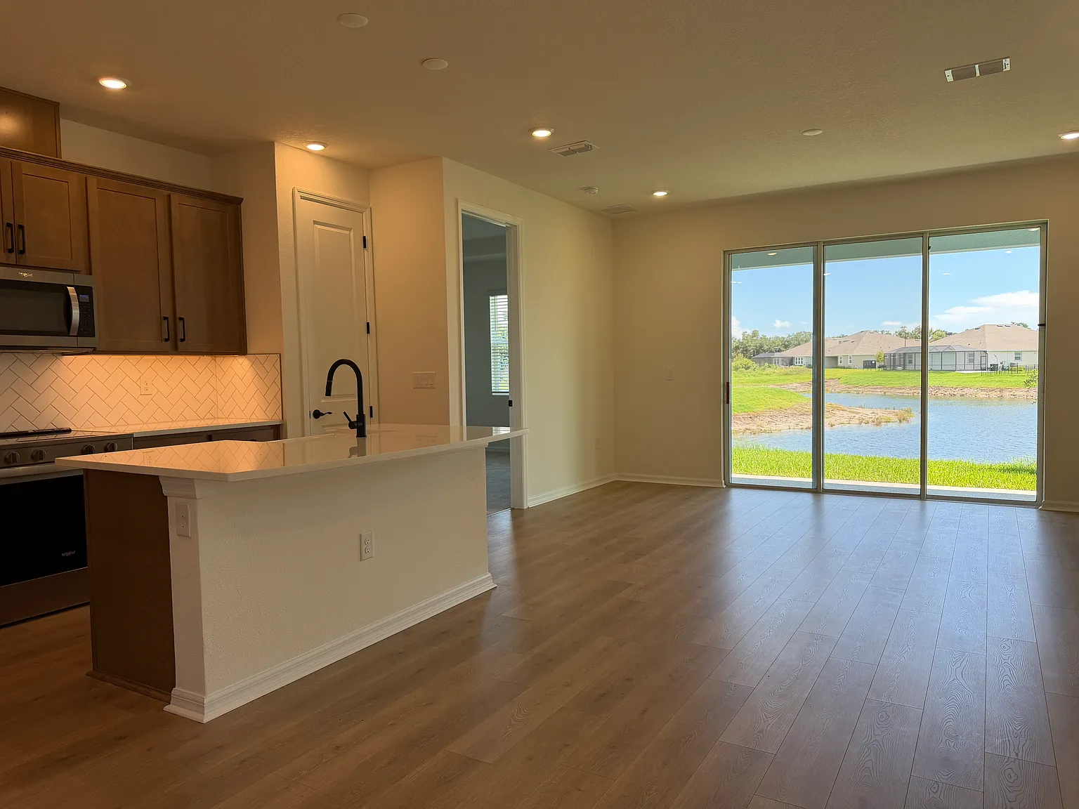 3 bed, 1433 sqft, $2,595 — Photo 4