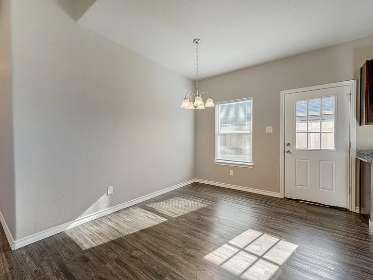 1310 N Reagan St — Photo 8