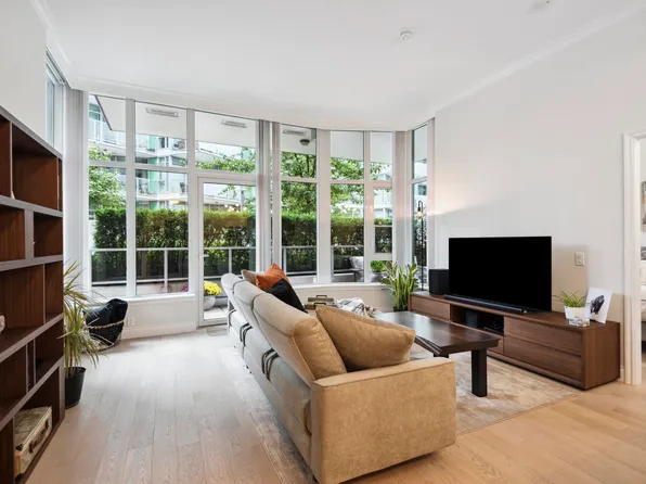 185 Victory Ship Way #112, North Vancouver, BC V7L 0B1