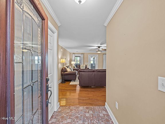 4th image of 224 Creek Drive