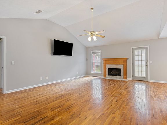 5th image of 409 Williamsport Dr