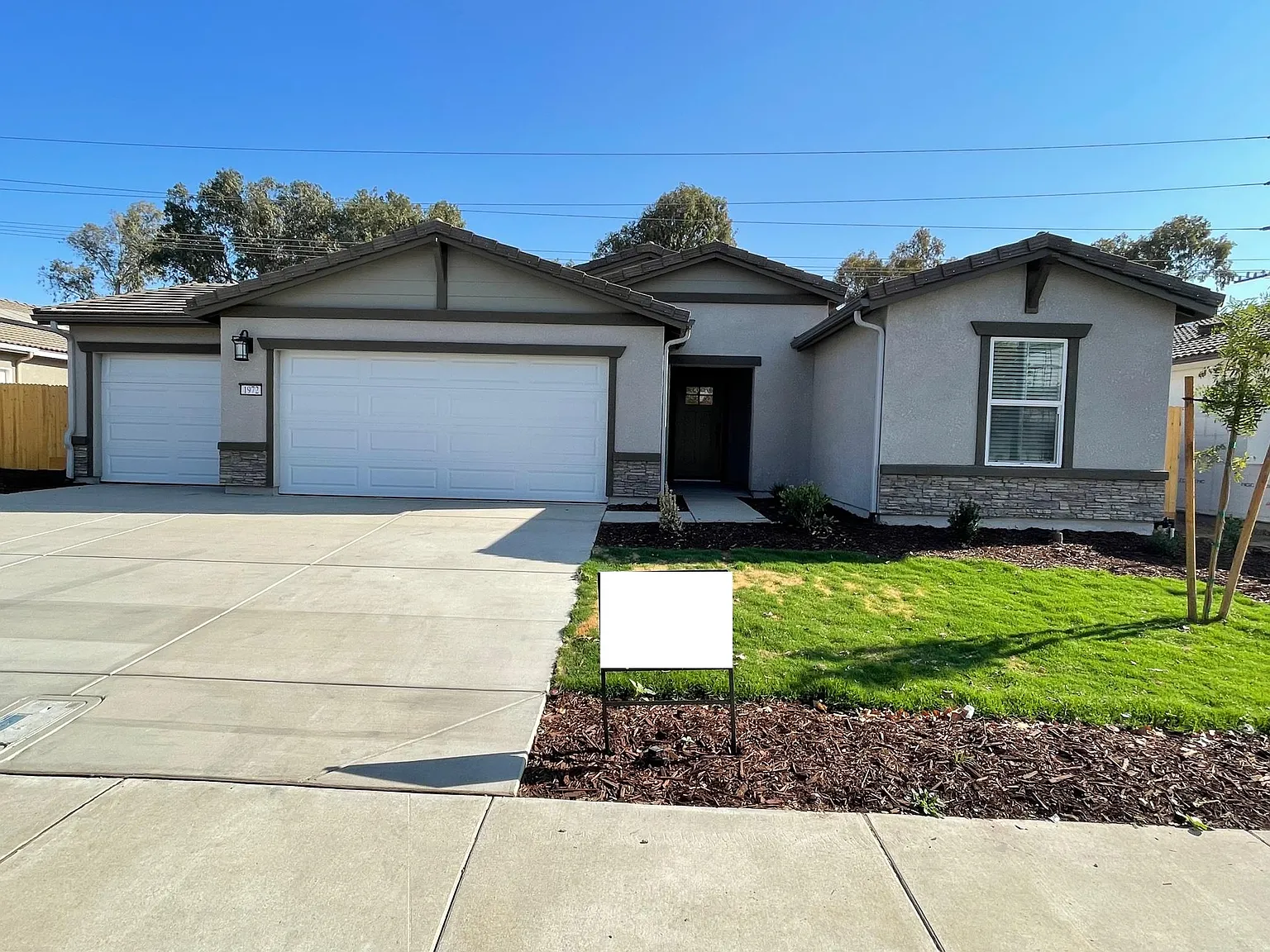 1972 Truckee Dr — Photo 1