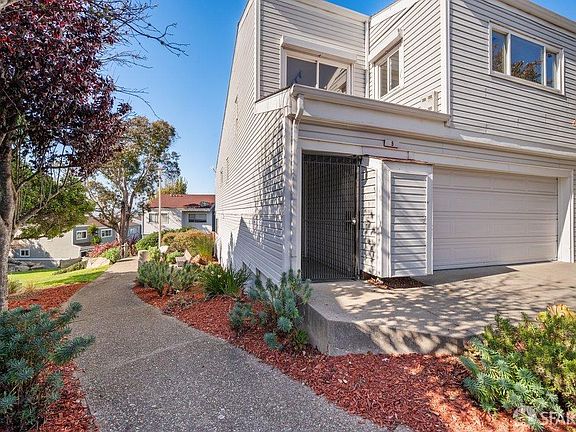3rd image of 5 Richards Cir