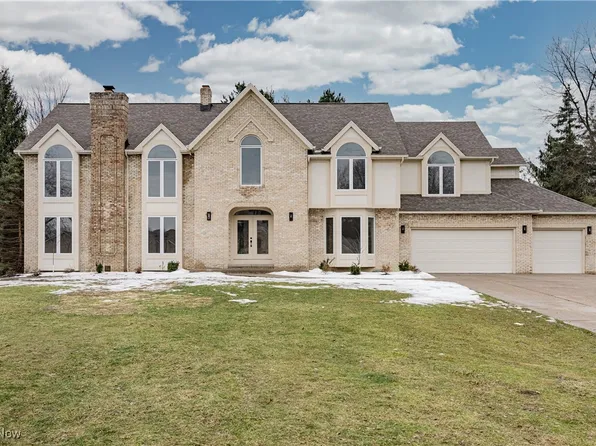 5650 Ashley Cir, Highland Heights, OH 44143