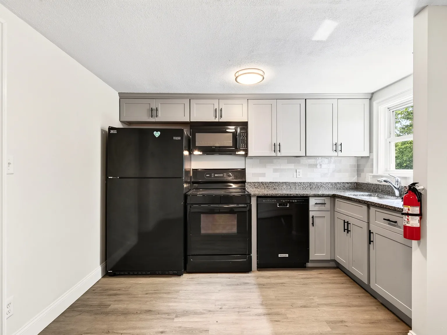 2 bed, 750 sqft, $2,400 — Photo 1