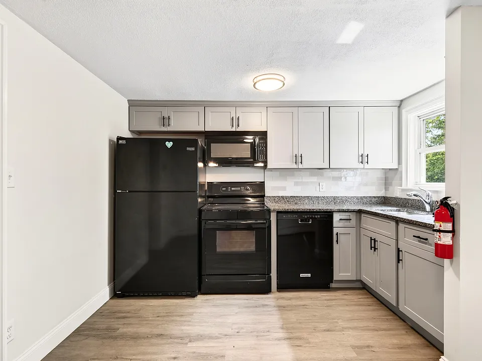 2 Charles St #5