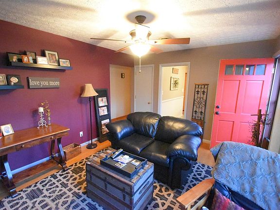 4th image of 256 Hilltop Dr