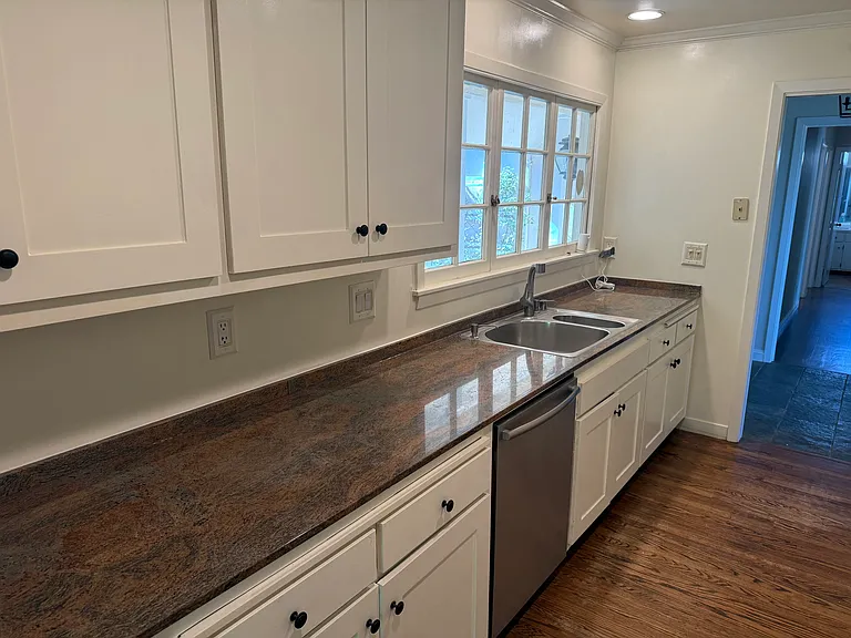 1204 Laurel Hill Dr — Photo 3