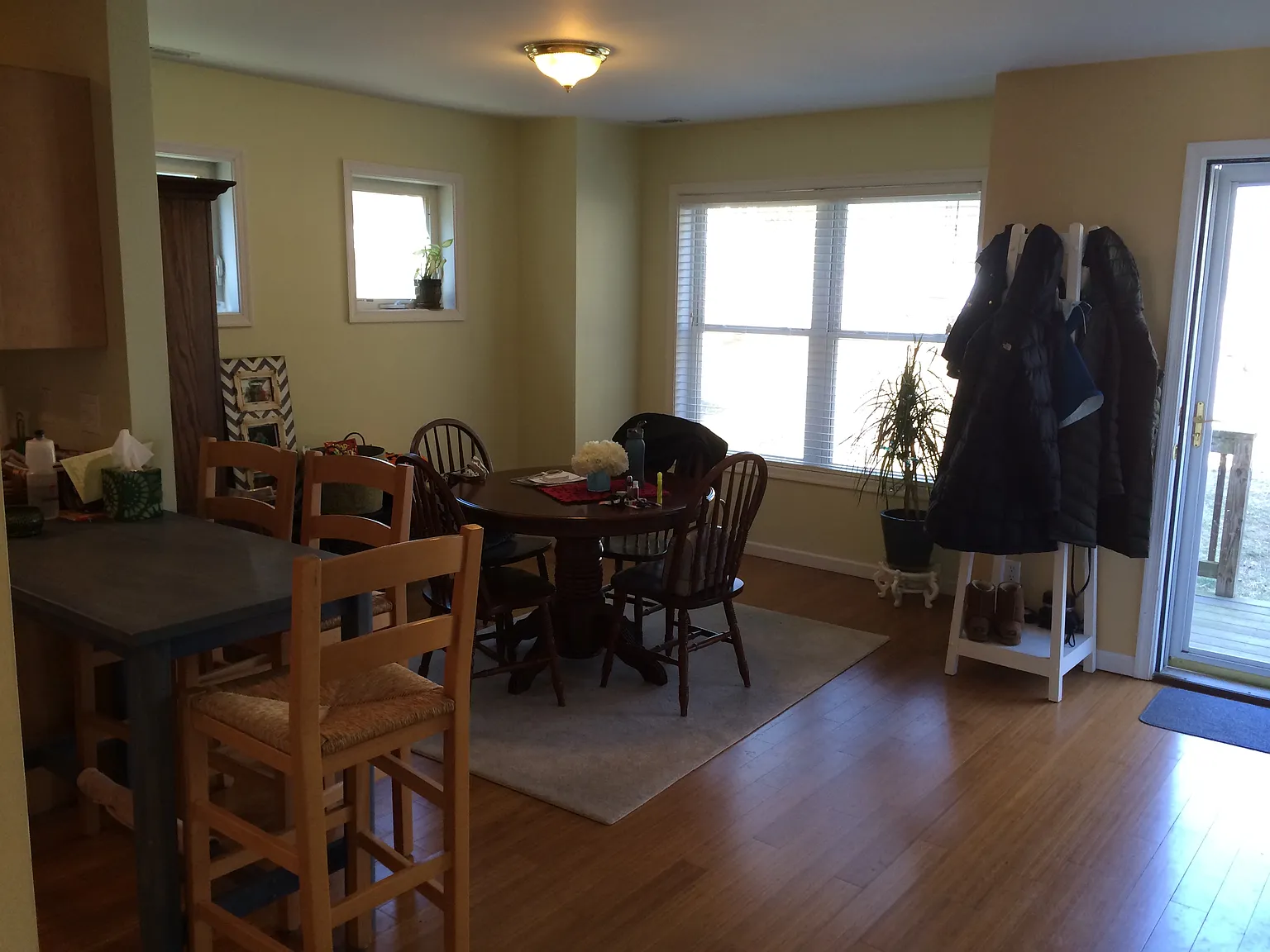 3 bed, 1.5 bath, 1257 sqft, $2,450 — Photo 2