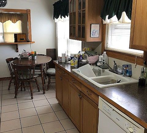 2nd image of 211 Vance St