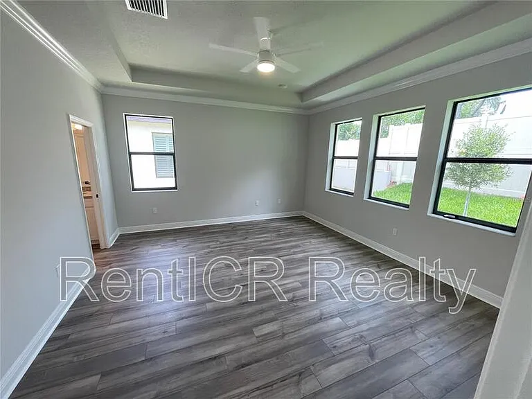 1437 N River Cir — Photo 7