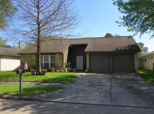 2411 Whitman Way Dr, Friendswood, TX 77546