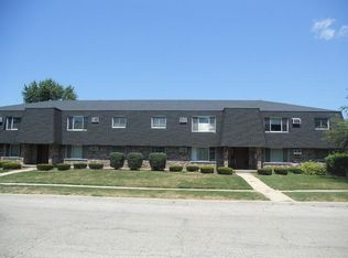 1420 Getzelman Dr APT 2N, Elgin, IL 60123