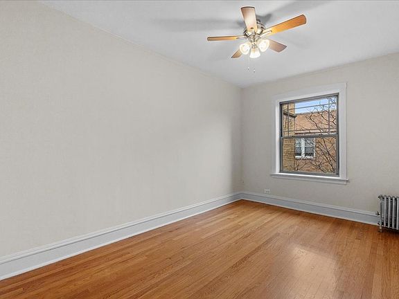 2nd image of 1733 W Thorndale Ave APT 3B
