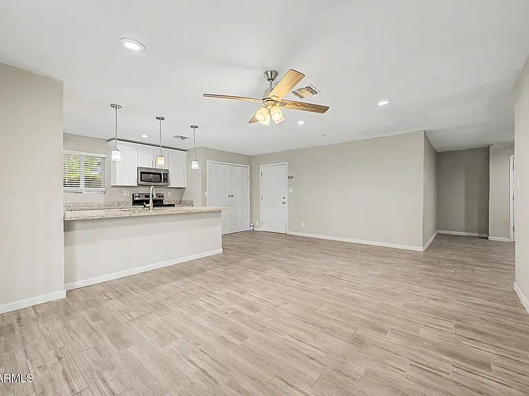 950 E Lilac Dr — Photo 8