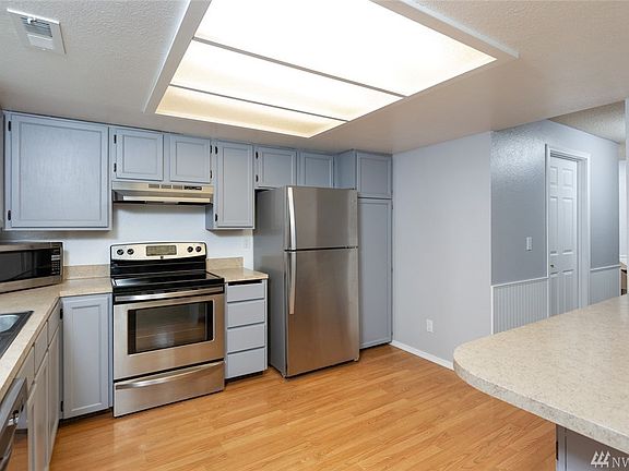 5th image of 12522 217th Avenue Ct E