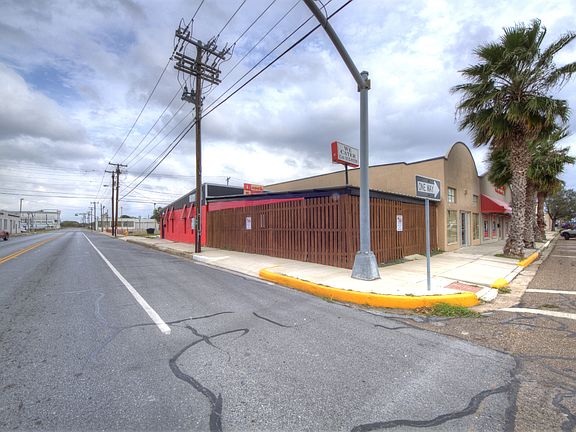 3rd image of 624 W Van Buren Ave