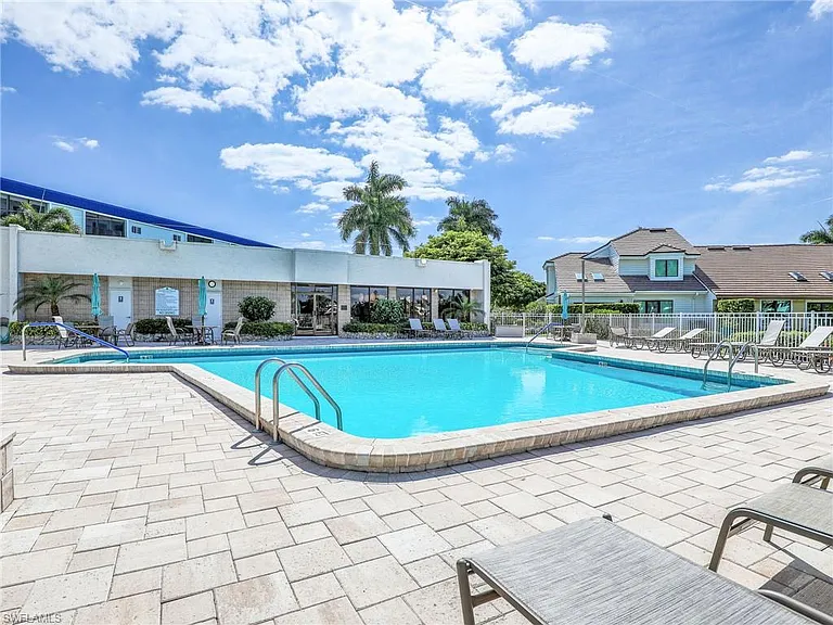 555 Park Shore Dr #B-205 — Photo 34
