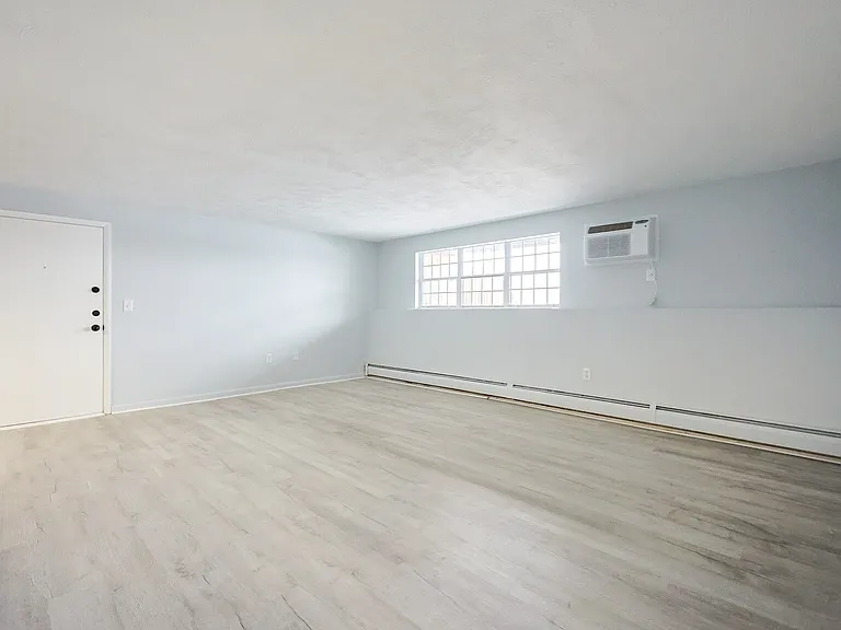26 Williamsburg Ct #4 — Photo 10
