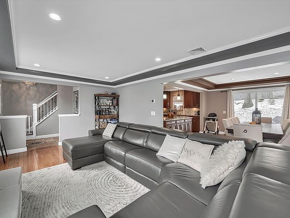 5th image of 31 Reservoir Rd
