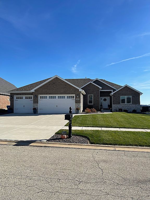 2042 Spring Park Loop Bourbonnais IL 60914 Zillow